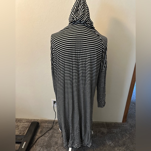 New Carly Jean Los Angeles Sia black white striped cardigan kimono hoodie CJLA - Picture 3 of 5